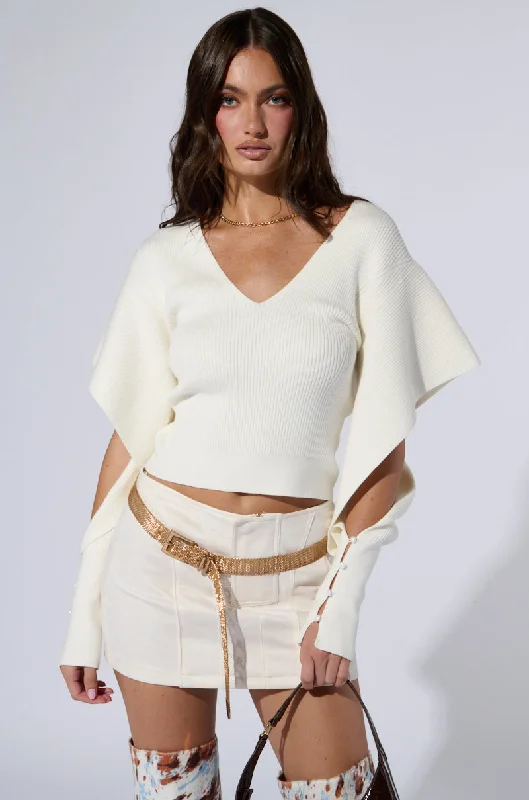 MELANIA LONG SLEEVE FLUTTER SLEEVE SWEATER