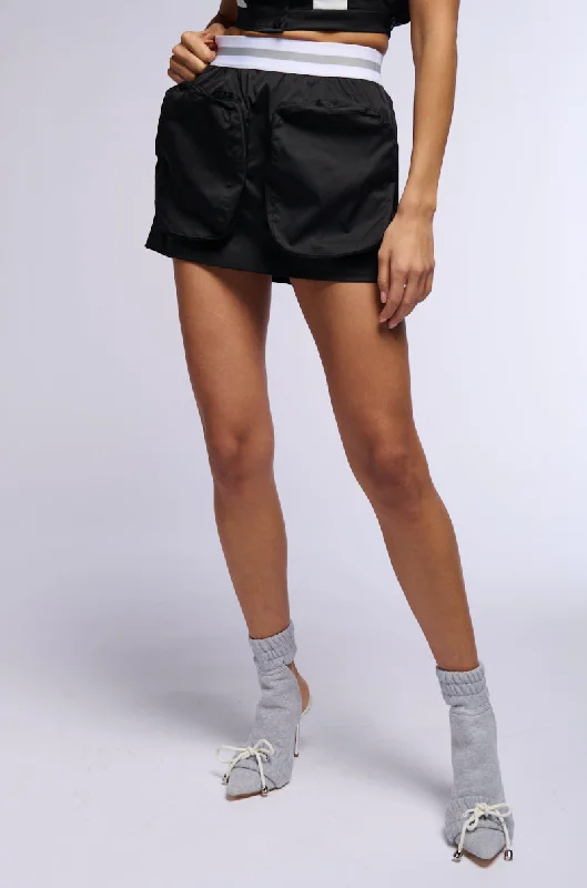 ALWAYS IN COMMAND SATIN EFFECT ELASTIC BAND MINI SKIRT